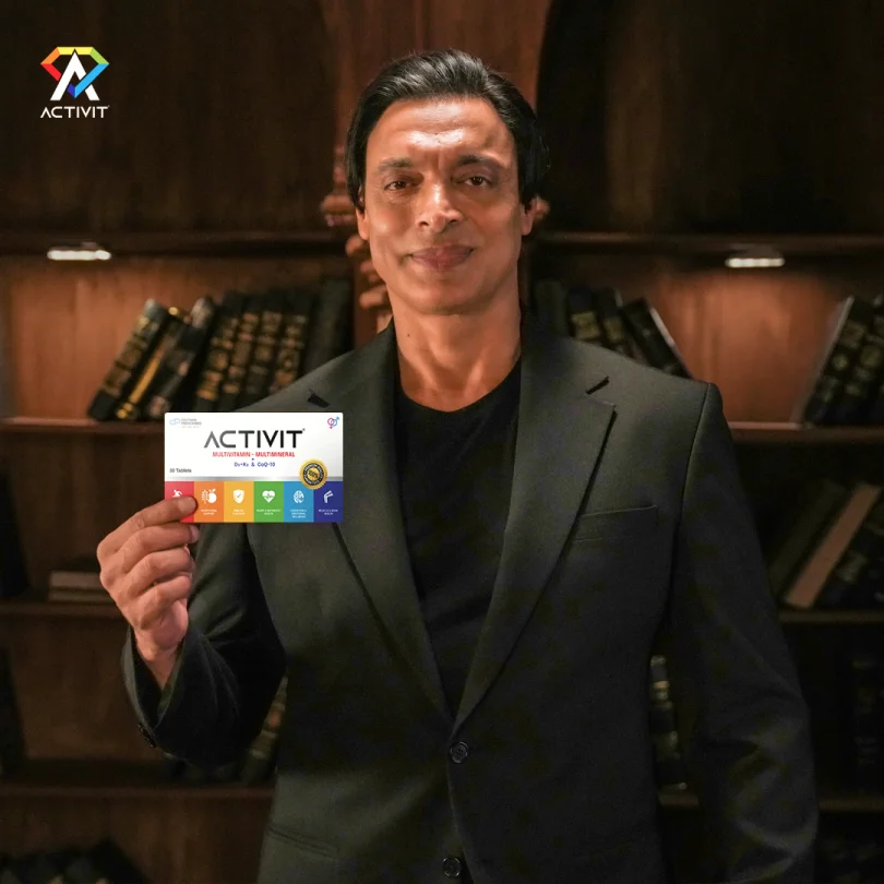 Shoaib Akhtar Holding Pack